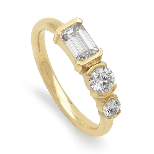 June Ring - White Diamond - Yellow Gold